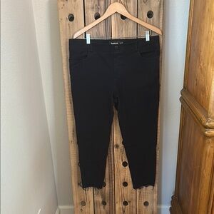 Betabrand Black Ankle Cropped Jeans distressed cuff